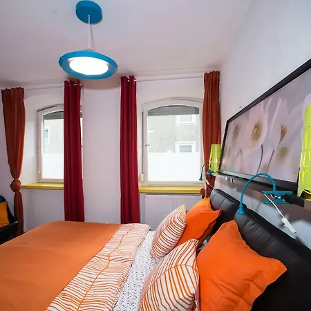 Zimmervermietung Am Stadtplatz / Bhf 8 Min / A8 Apartment *