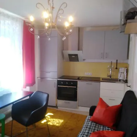 Zimmervermietung Am Stadtplatz / Bhf 8 Min / A8 Διαμέρισμα
